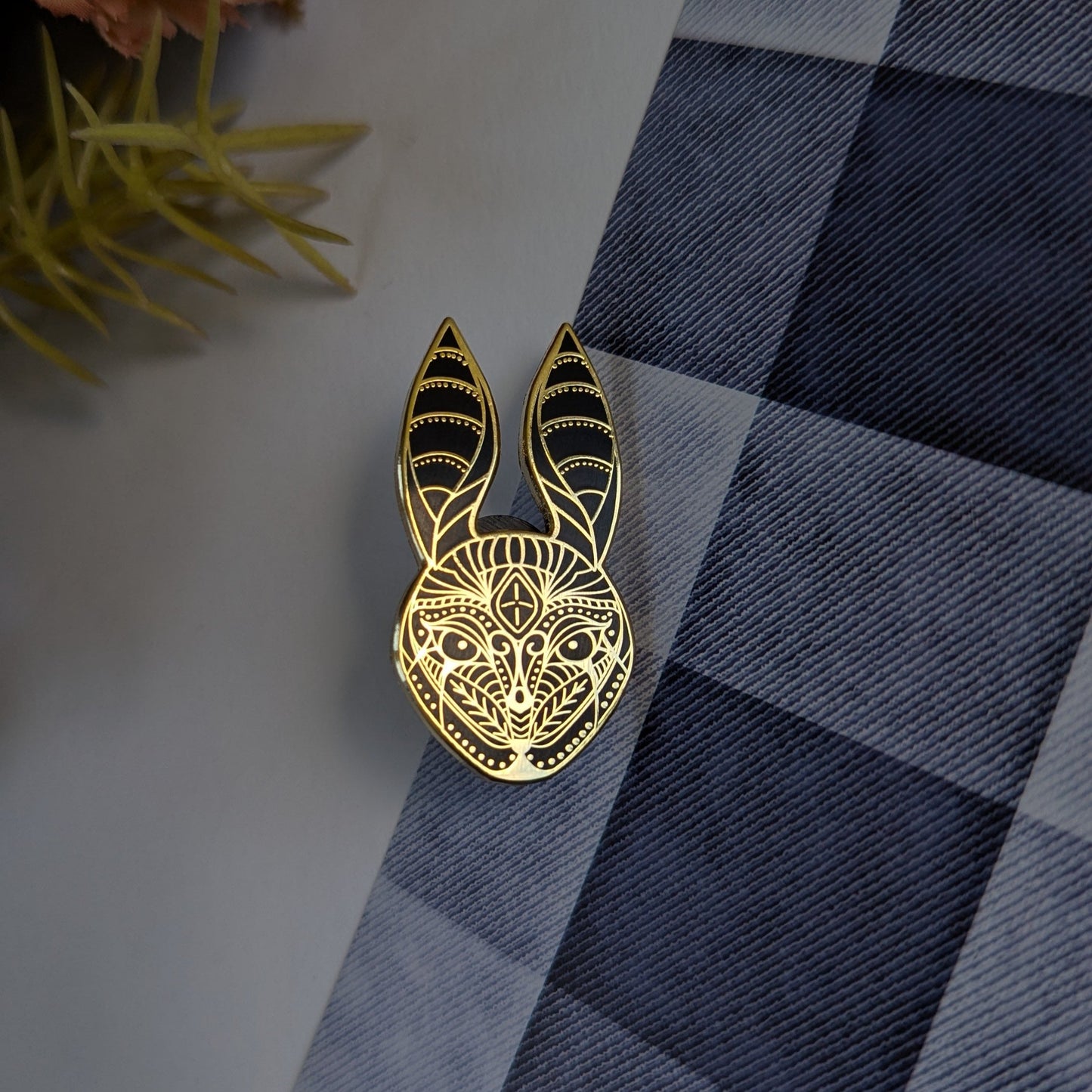 Enamel Pin "Hasenmaske"